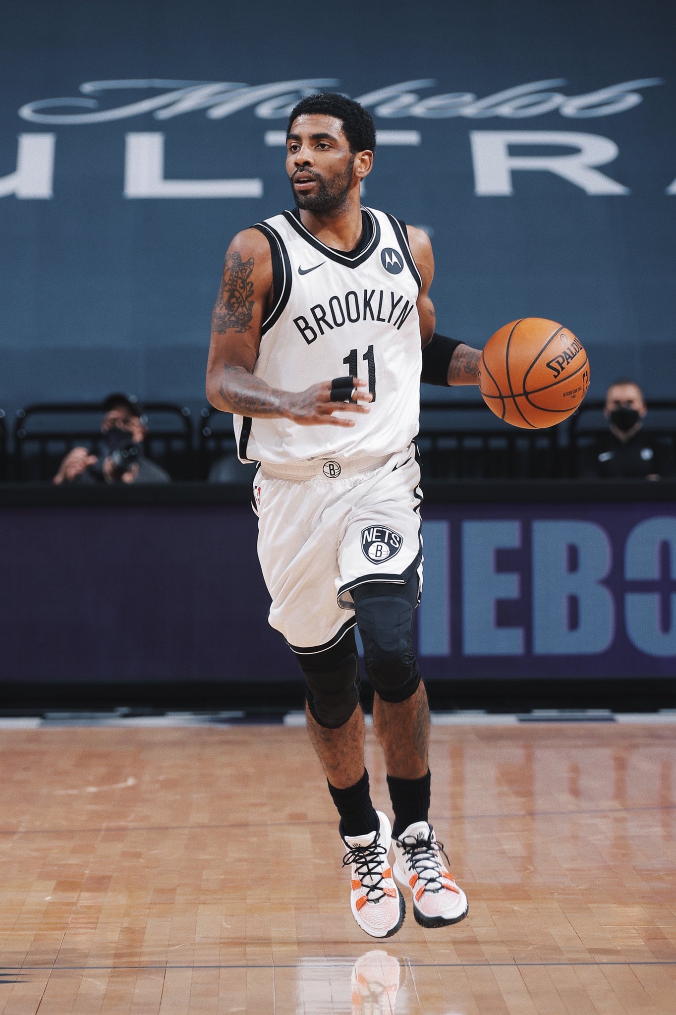 径直利用脚 径直利用脚